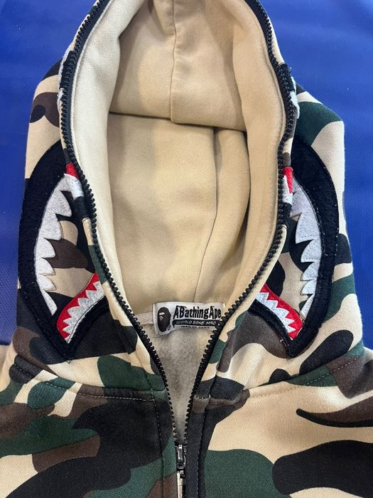 Продам зипку bape