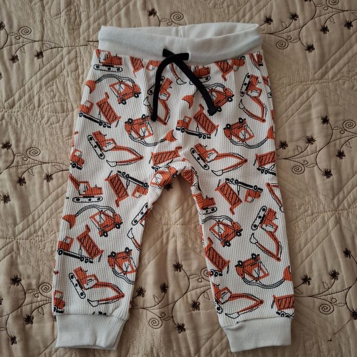 Чисто нови панталони за момче