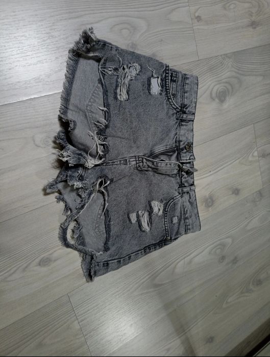 Pantaloni scurți (blugi)