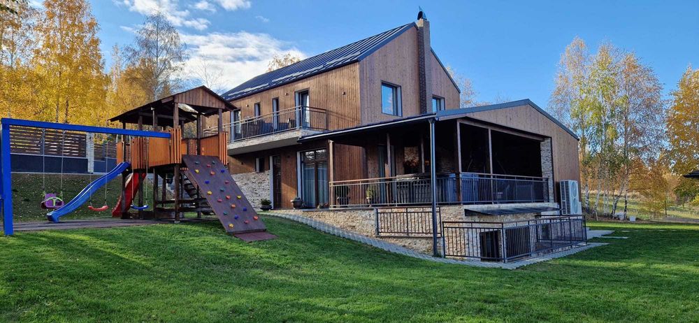 Pensiune de inchiriat cu Jacuzzi, foisor, panorama!