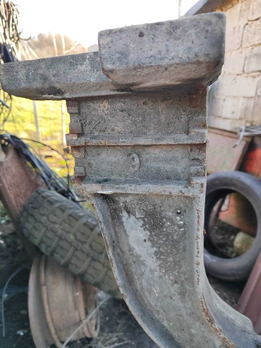 Bormașină manuală veche din fontă