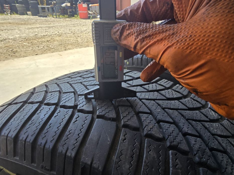 Vând 4 cauciucuri de iarna 215/60 R16 99H Bridgestone Blizzak LM 005