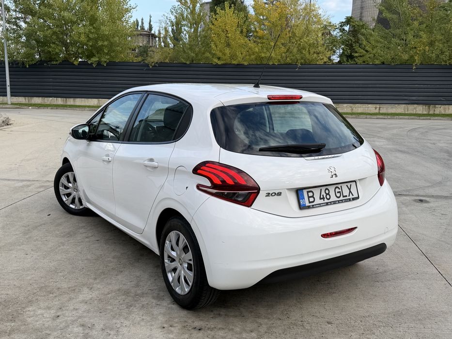 Peugeot 208 2018 Benzină Euro 6 / 64.000 km / Navigatie 5400 Euro