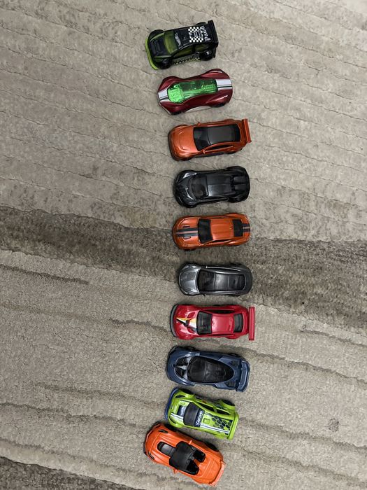 Продам HotWheels машинки