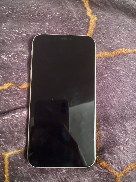 Продам айфон 11 128