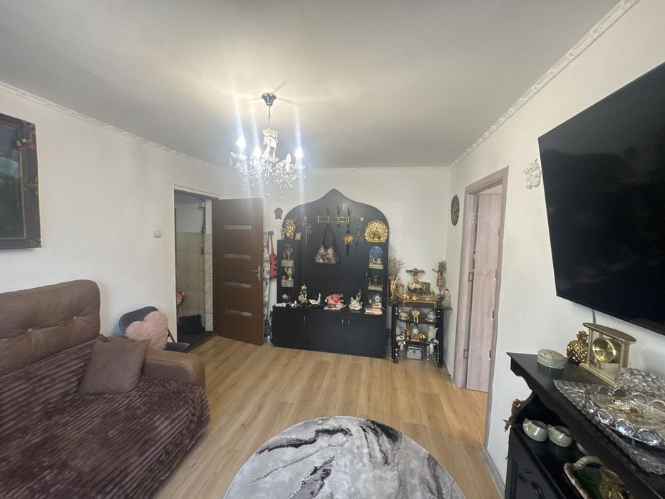 Vand apartament două camere urgent