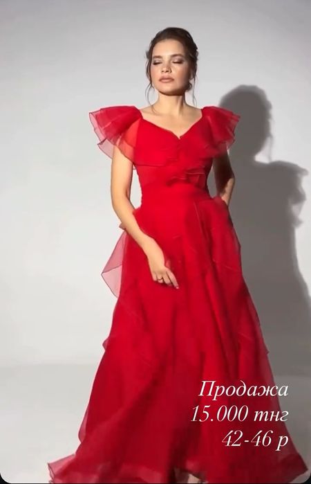 Вечернее платье в красном цвете