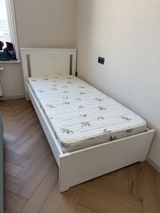 Кровать Ikea 90*200 + матрас.