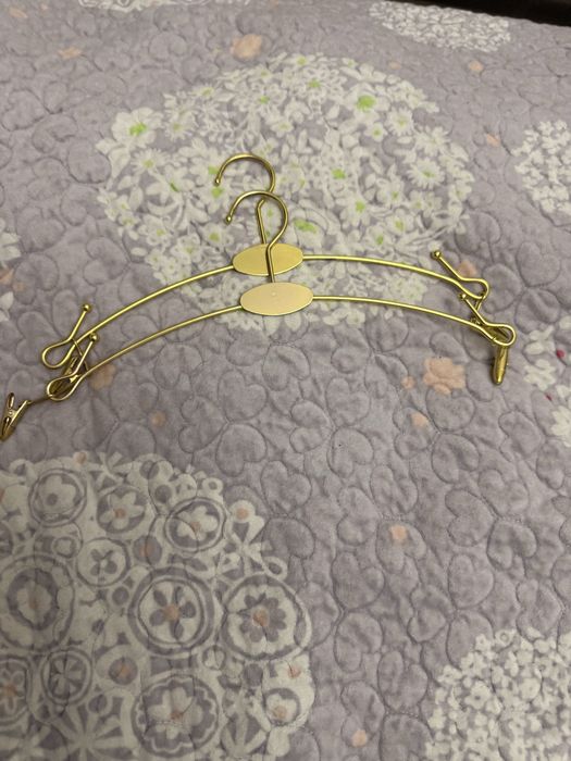 Вешалки золотые