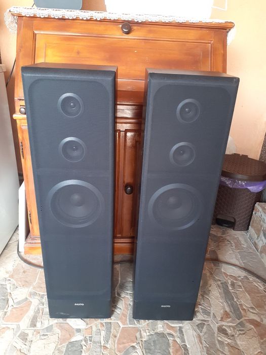 Boxe audio de podea Sanyo pe trei căi