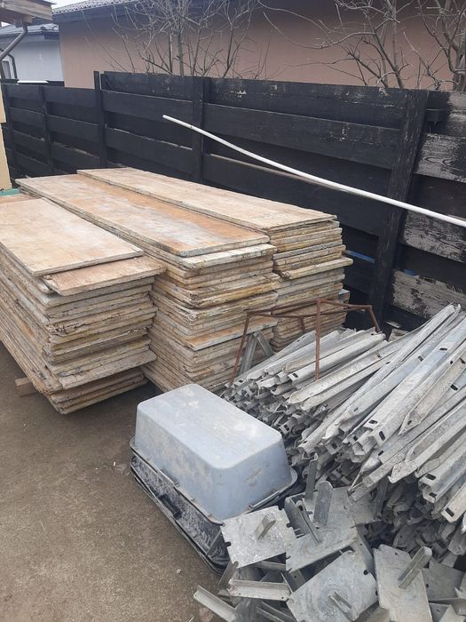 Închirieri placi galbene pentru cofraje
