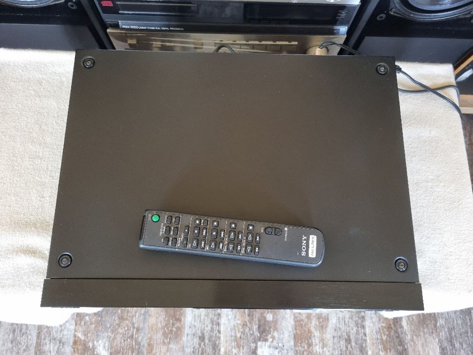 Sony CDP-990. Perfect functional. 18 Bit. Impecabil
