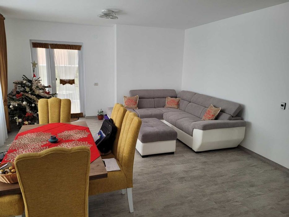 Proprietar vand Casa pe parter