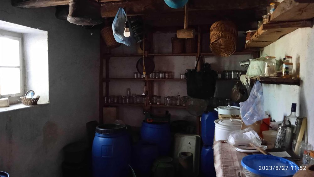 Продава се къща с двор, харман, градина и селскостопански постройки