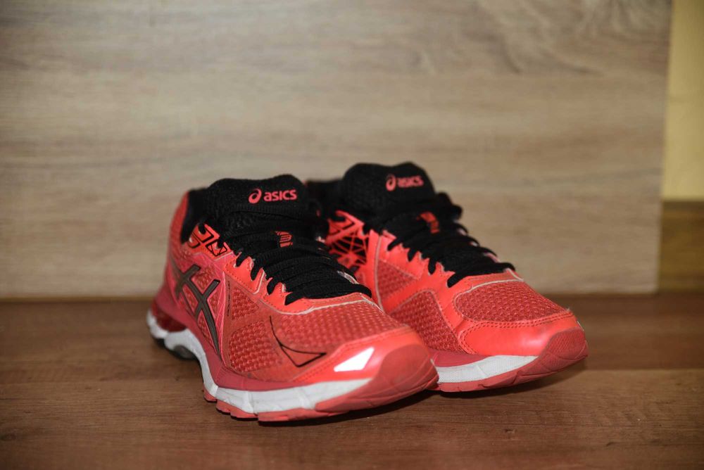 Asics GEL оригинални маратомки, размер 39