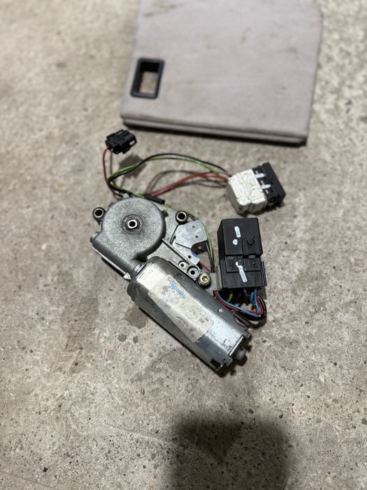 Моторчик с кнопкой на электро люк BMW e36