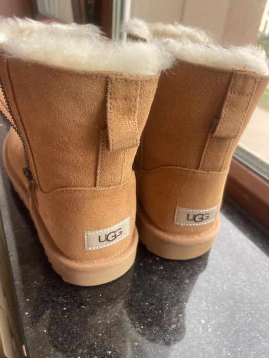Продам оригинальный ботинки UGG