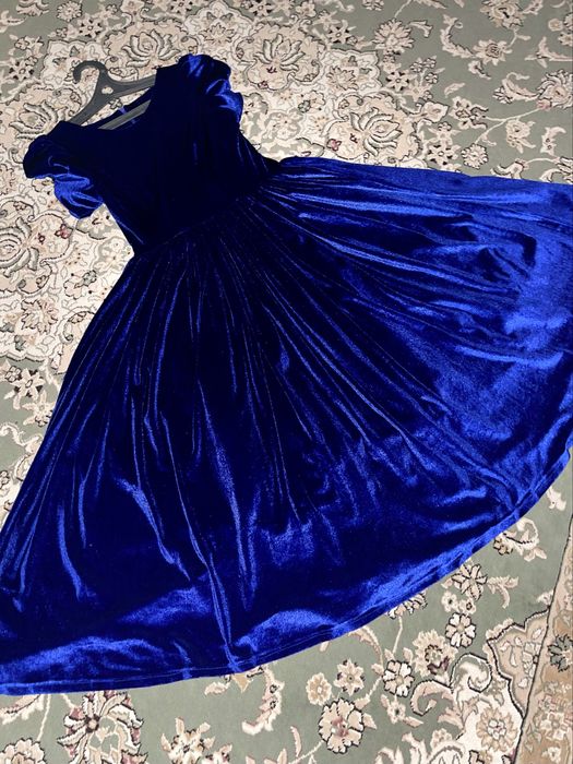 Очень красивое модное платье продаю