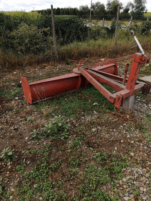 Vând semanatoare și utilaje