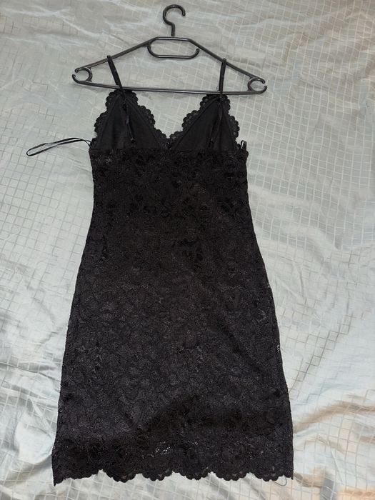 Нова - Малка черна дантелена рокля Zara