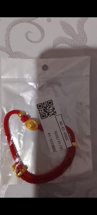 Продам браслет на красной нити