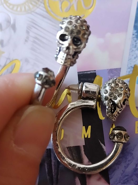Обеци с черепи и камъчета