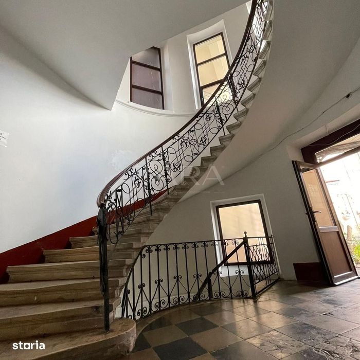 EXCLUSIVITATE. Apartament interbelic. Confort și eleganță. UMF — fotografia 1