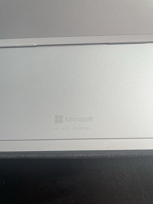 Microsoft Surface Go 2 – 64GB + Оригинална клавиатура с подсветка
