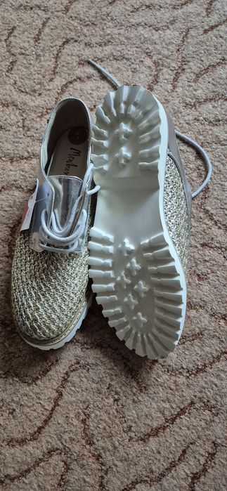 Pantofi noi marime 36