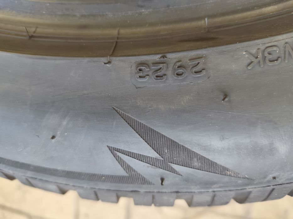 Зимни гуми Bridgestone 255/50R19  dot23 255/50/19