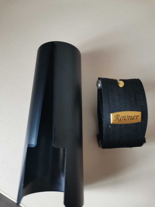 Vând brățară cu capac apentru saxofon bariton