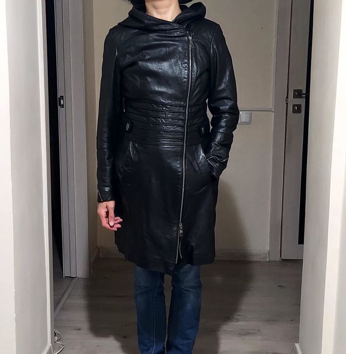 Кожаный женский плащ