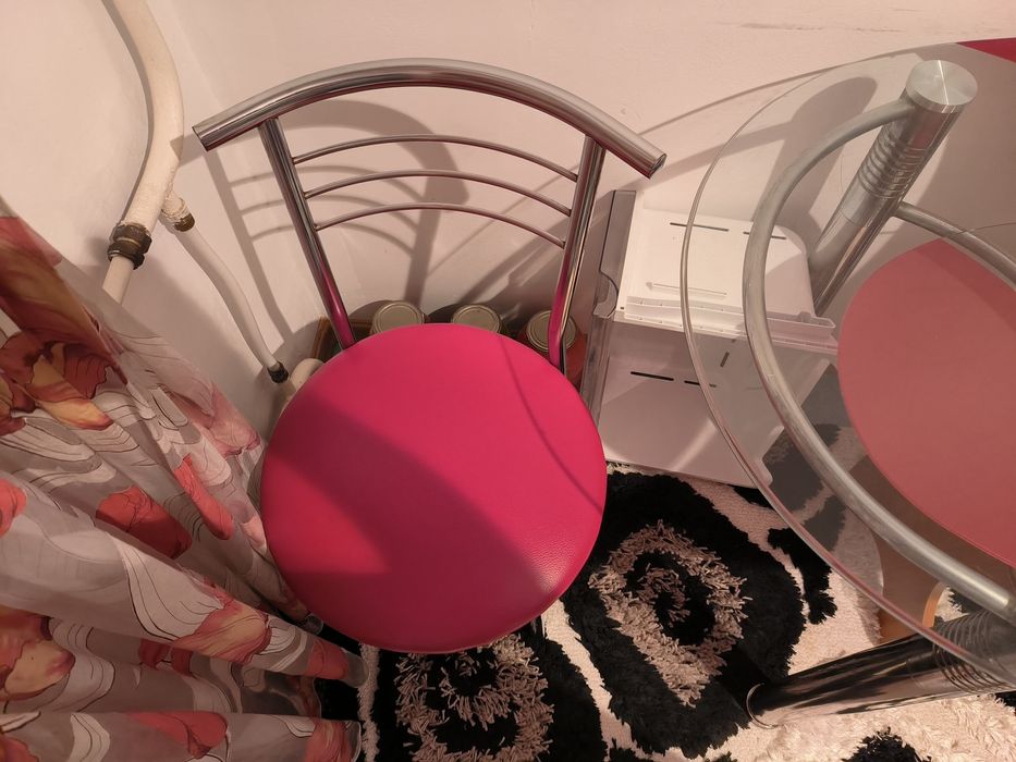 Стол и стулья для кухни