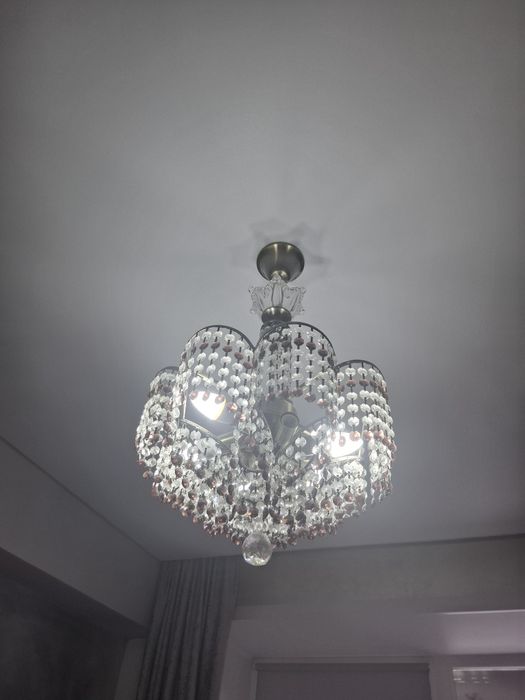 Продам люстру красивую