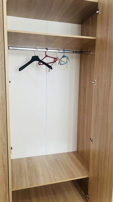 Шкаф для одежды. И кровать