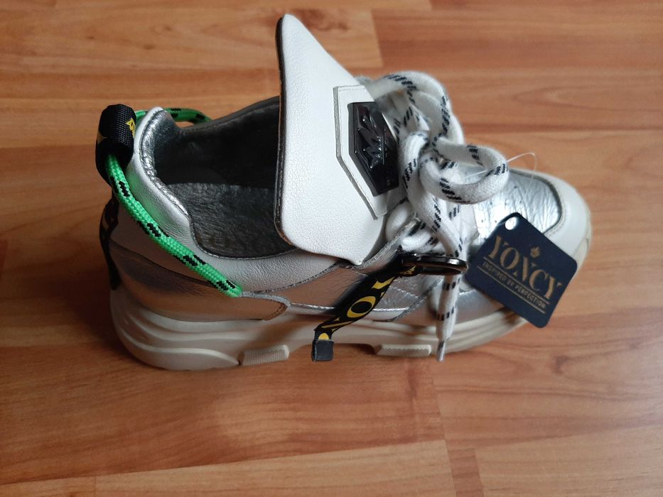 Продавам дамски боти