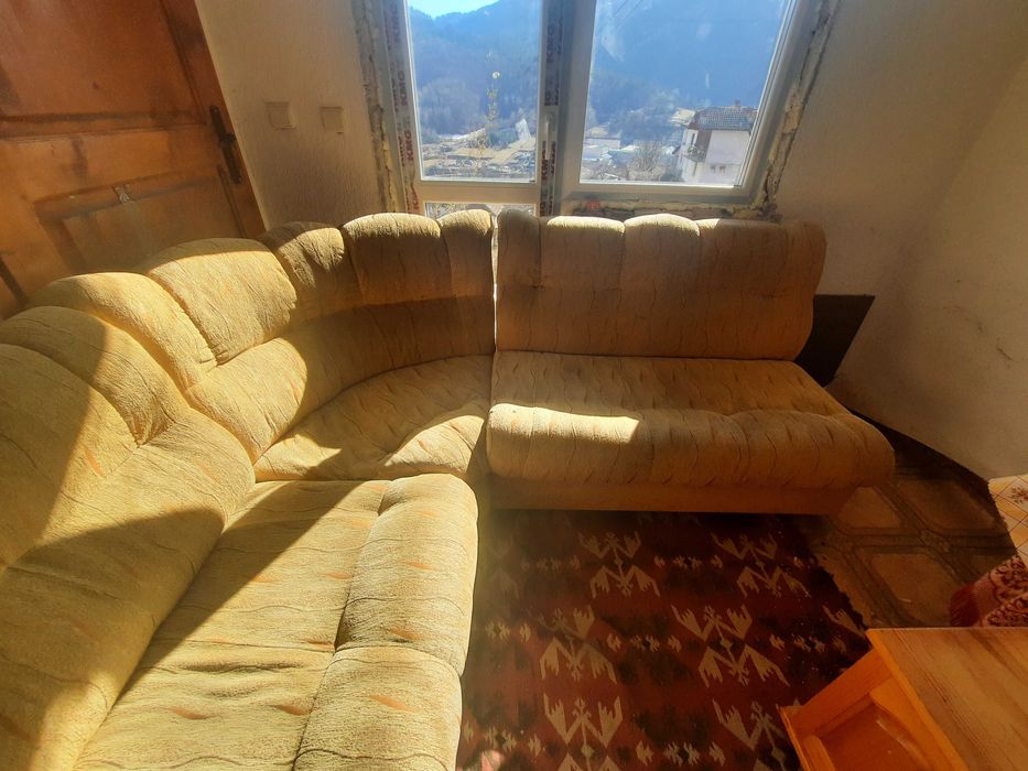 Ъглов диван за хол