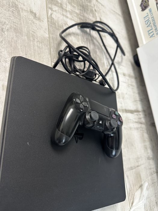Vand ps 4 slim cu controler