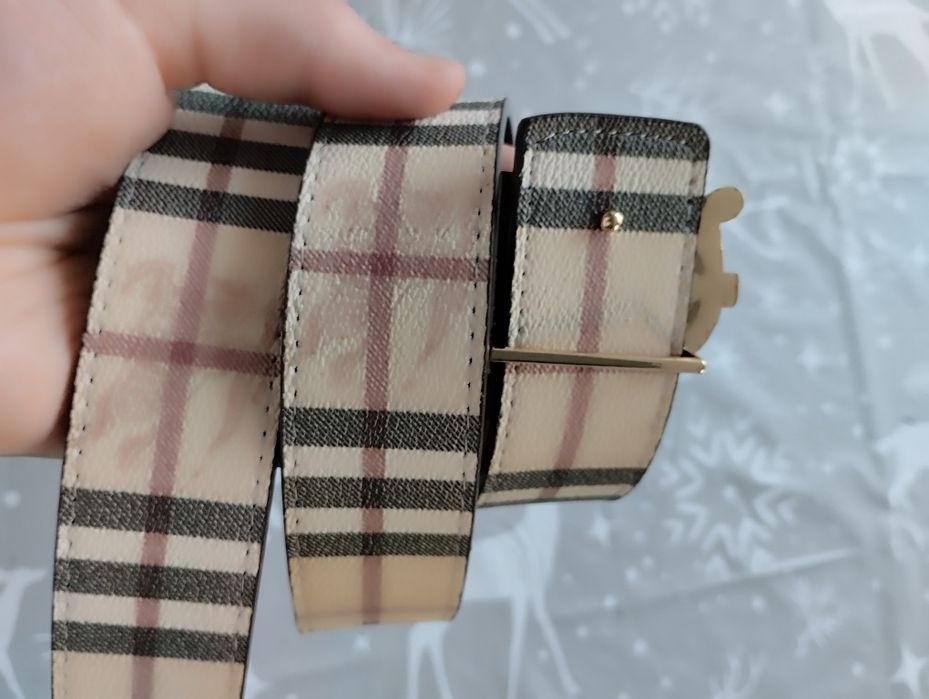 Curea Burberry Nouă