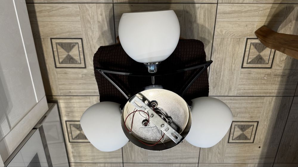 Продам люстру 3 рожка