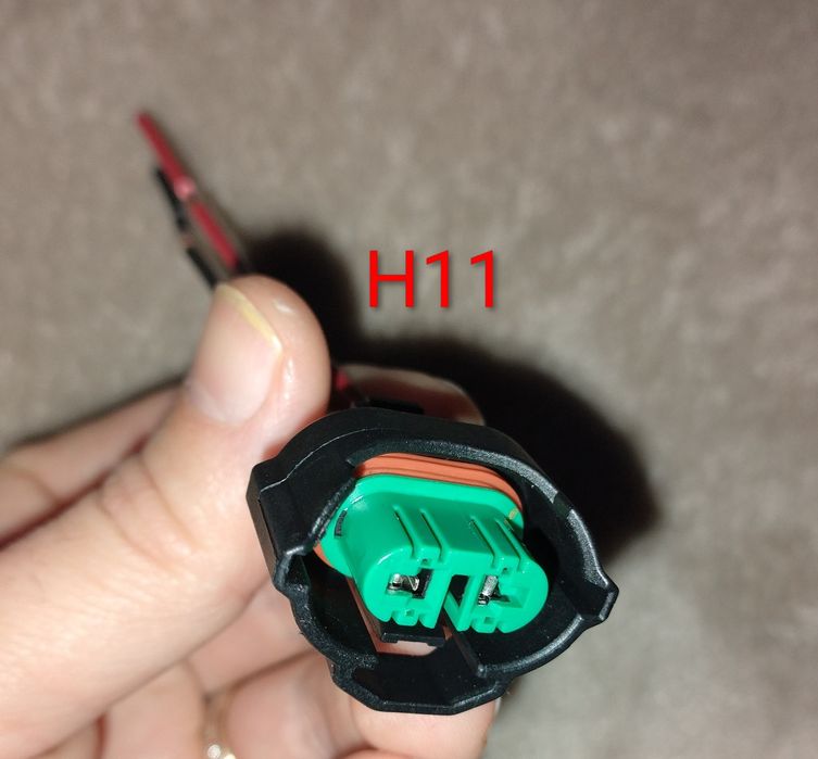 Set 2 mufe / Soclu pentru becuri H 11 , H 7 si H 4