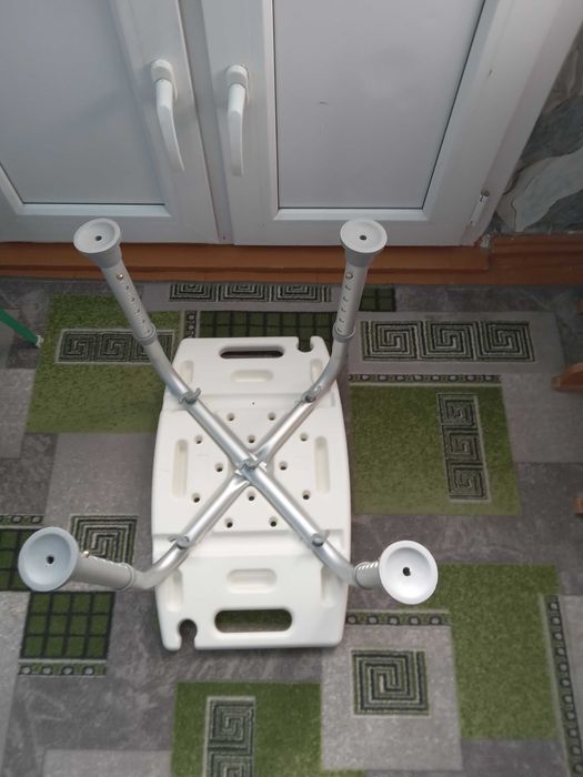 продам стульчикразборный воды не боится