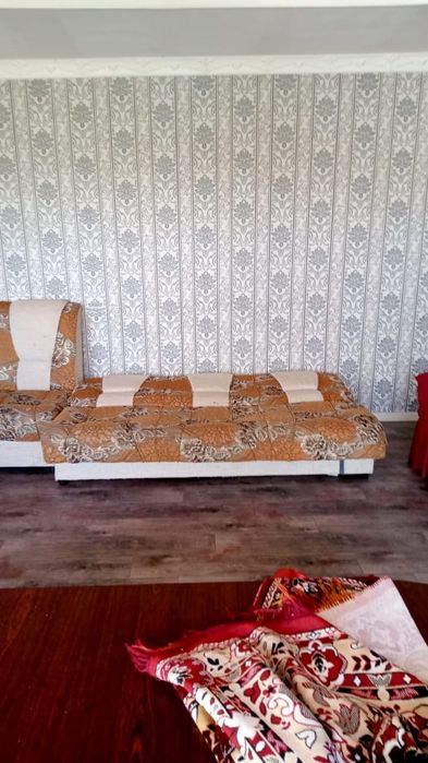 Диван, книжка, кровать