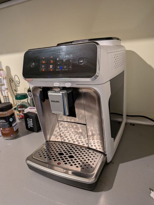 Espressor automat Philips LatteGo EP2333/40