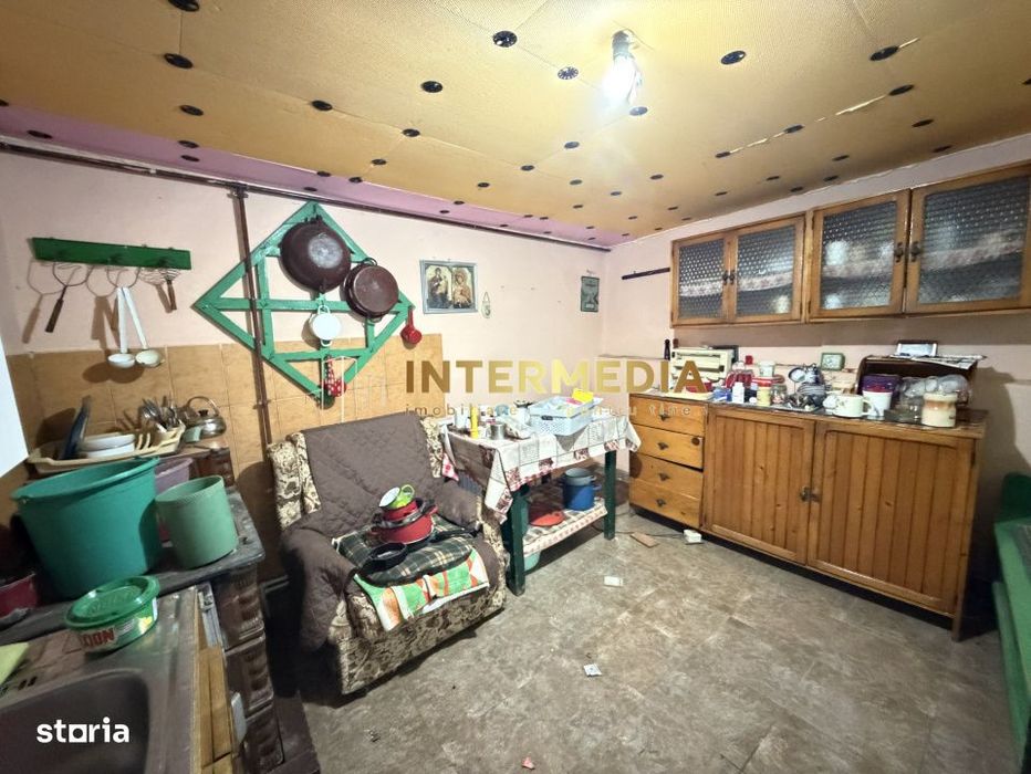 Casa Renovabila 3 camere Baie Bucatarie CRICAU 1375 mp Teren Toate Uti