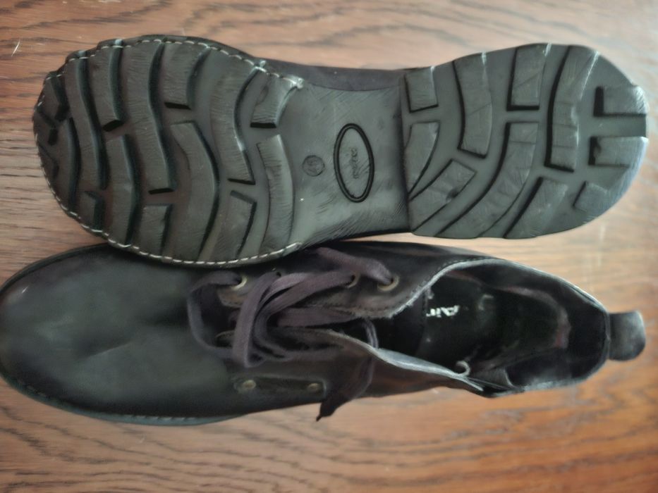 Ghete din piele Air Step ,noi , mar. 46 .