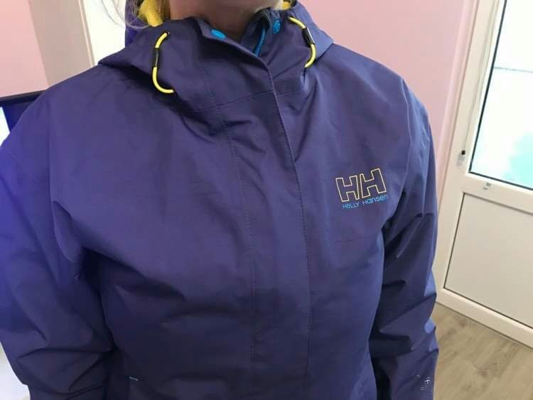 Оригинална дамска ветровка на Helly Hansen M размер