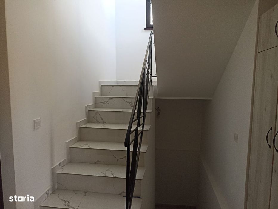 Casa D+P+E la intrare in Curtesti