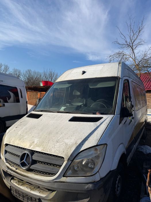 Vând Mercedes sprinter pentru dezmembrat