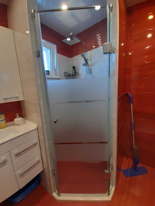 Стъклена врата за дущ кабина